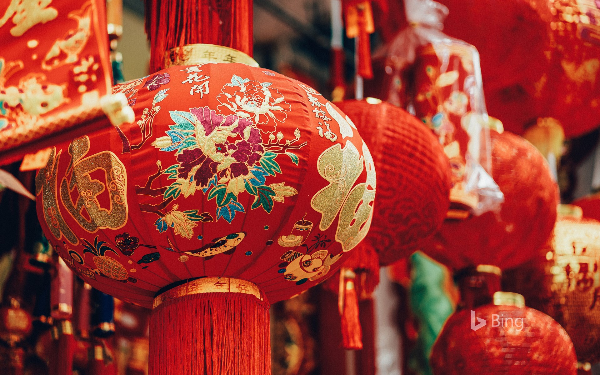 必应美图壁纸:寓意幸福和团圆的春节灯笼,中国